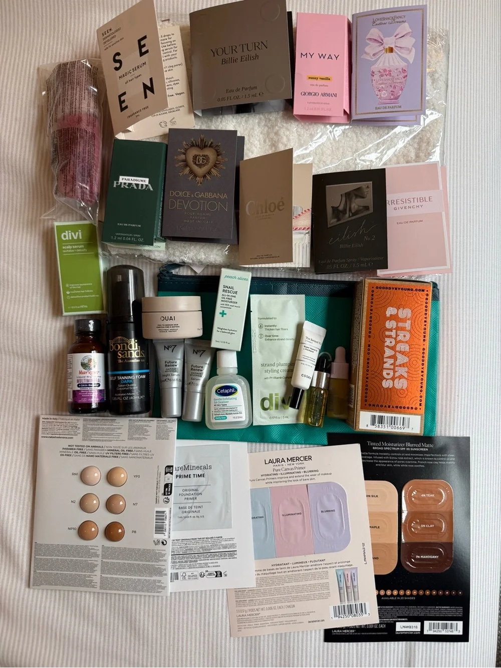 Beauty/fragrance sample lot